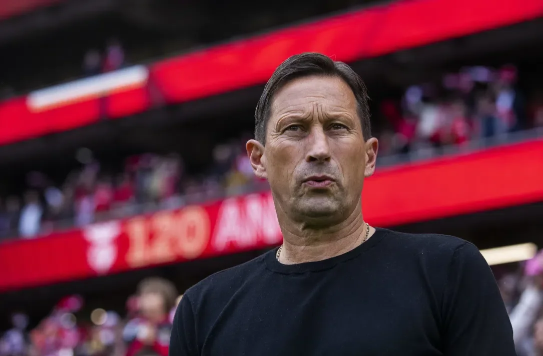 Schmidt Rates PSV as the Top Team in Dutch Football, Critiques Ajax