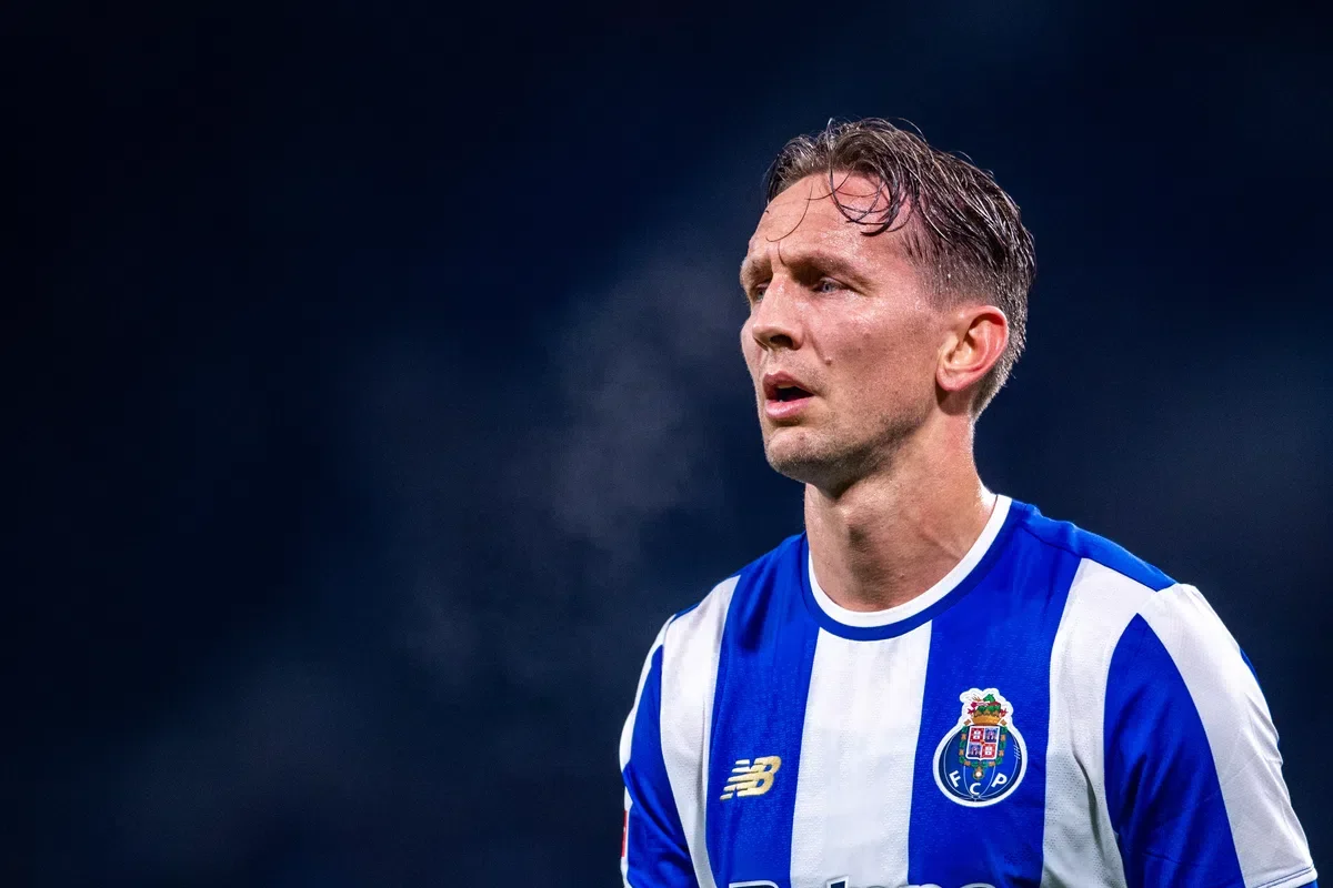 De Jong sluit pensioen niet uit: 'Ga niet ten koste van alles ergens voetballen'