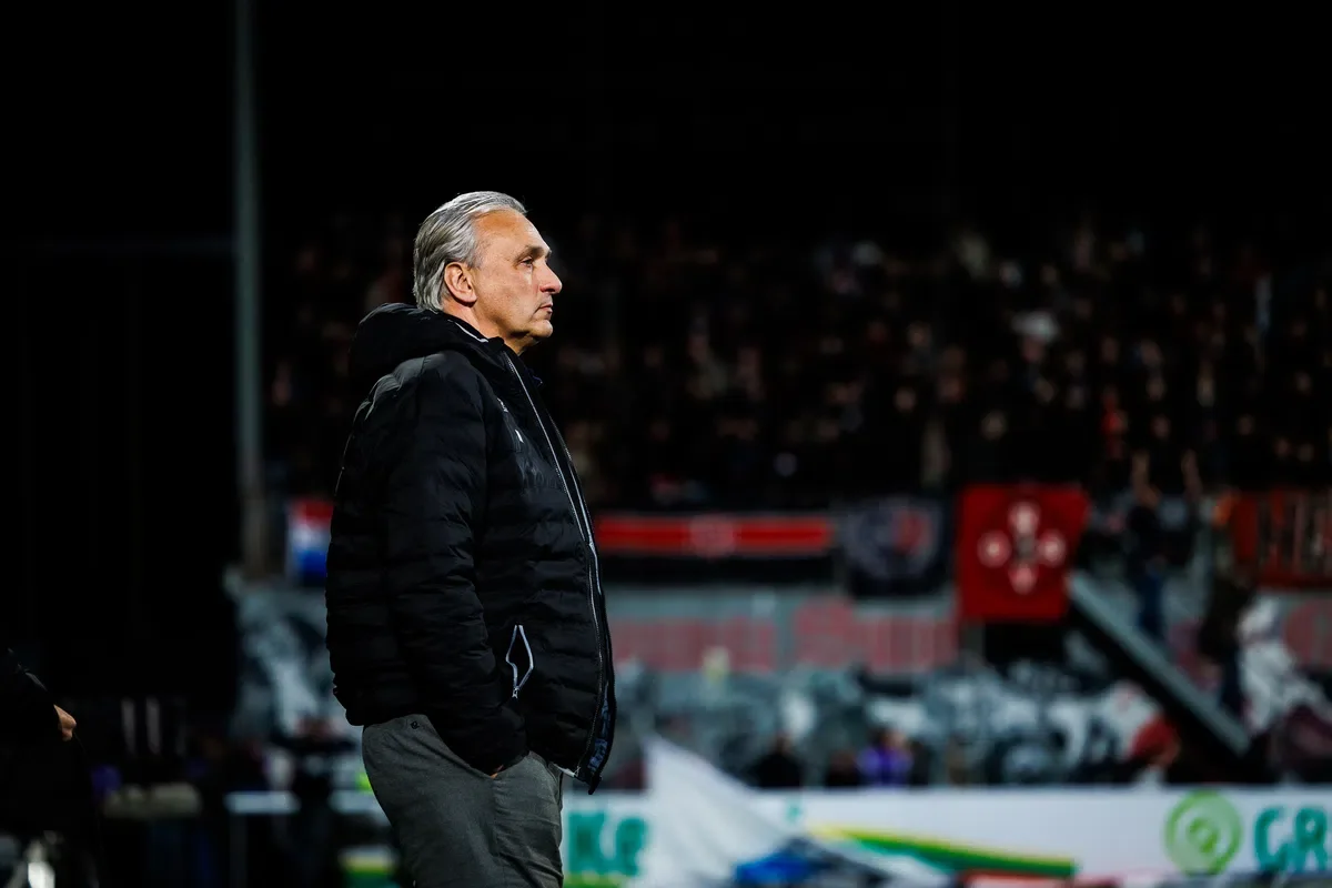 Maaskant over voetbal op Tuvalu: 'Het veld ligt naast de landingsbaan'