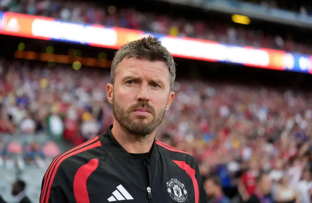 Neville verrast door beslissing Man Utd om Carrick niet te ontslaan