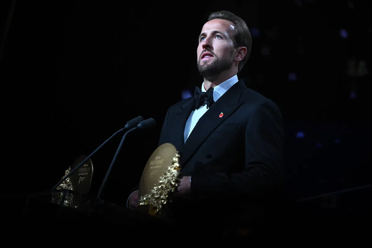 Kane als held onthaald bij Bayern, mogelijke riddertitel onderwerp van gesprek