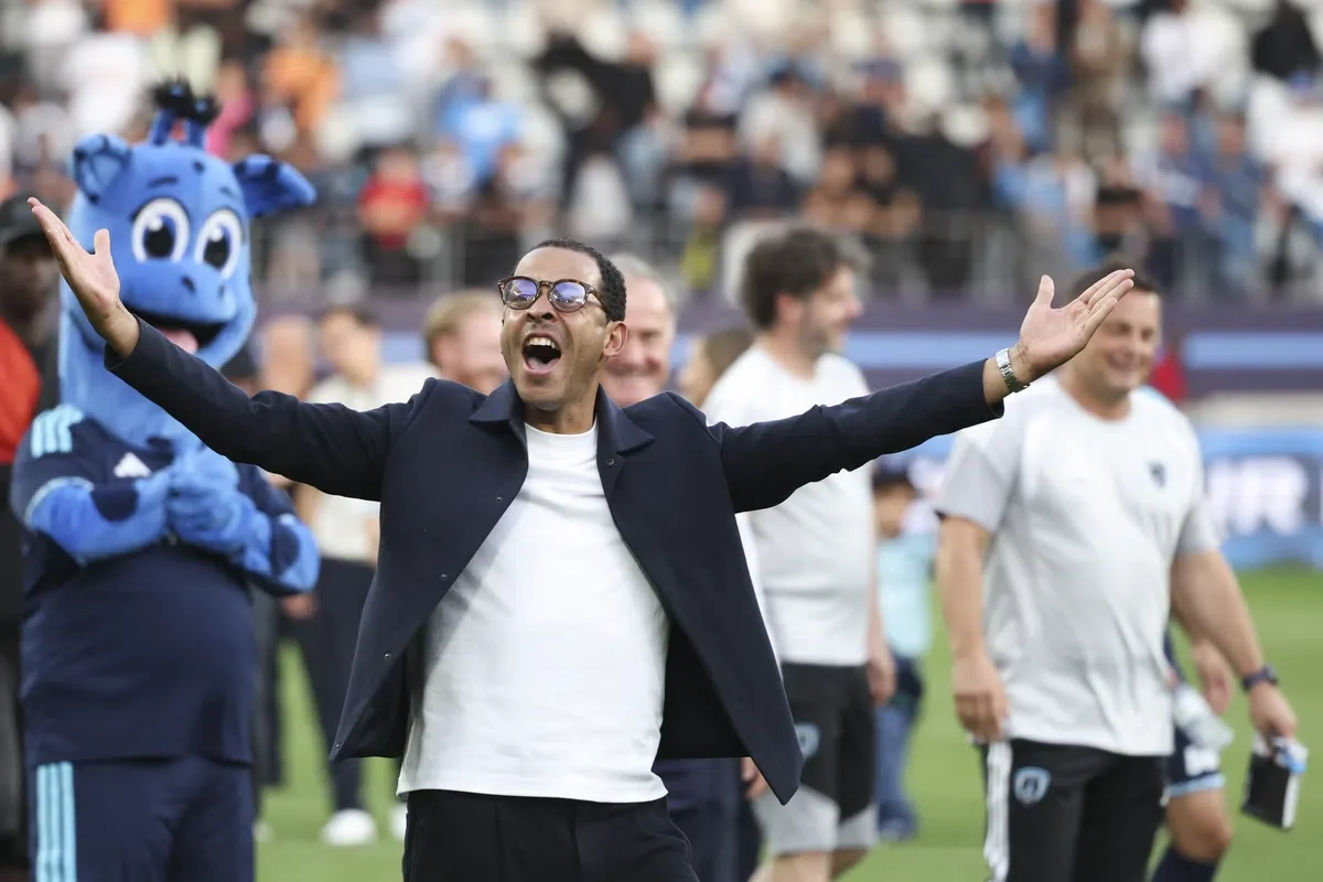 Rosenior Sparks Controversy with Provocative Gesture Against Former Club