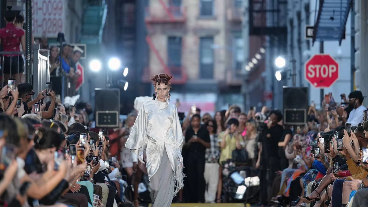 Kim Shui's Spring 2027 Collection Transforms a Manhattan Alleyway into a Dramatic Stage
